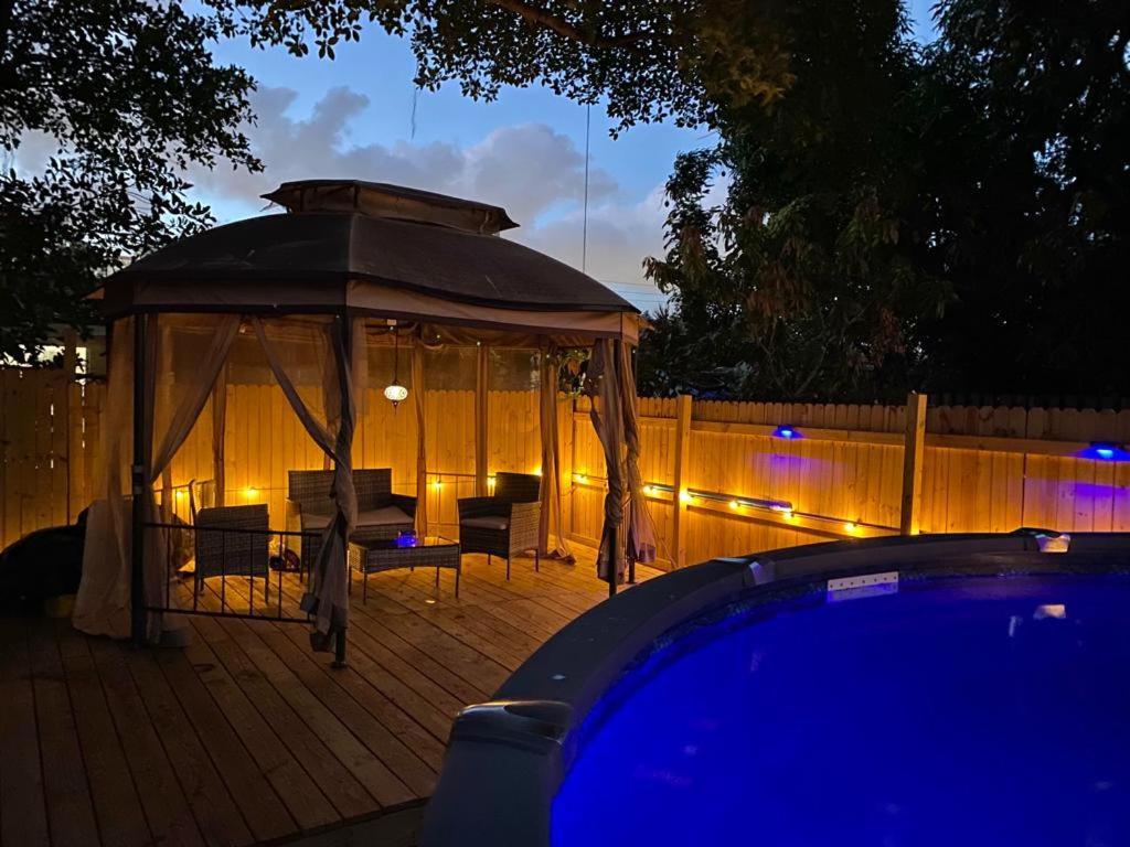 Blue Room By The Gables Miami Bagian luar foto